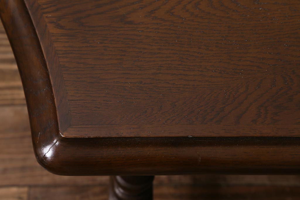 中古　飛騨産業　キツツキマーク　穂高シリーズ　クラシカルな雰囲気漂うサイドテーブル(コーヒーテーブル)(R-039724)