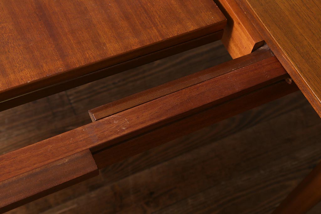 ヴィンテージ家具　北欧ビンテージ　チーク材　McIntosh(マッキントッシュ)　洗練されたデザインが素敵なエクステンションテーブル(ラウンドテーブル)(R-039743)