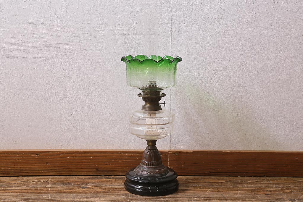 ヴィンテージ雑貨　イギリスビンテージ　巻芯65mm　グリーンのガラスが素敵なヴィクトリアンオイルランプ(灯油ランプ、台ランプ)(R-039802)