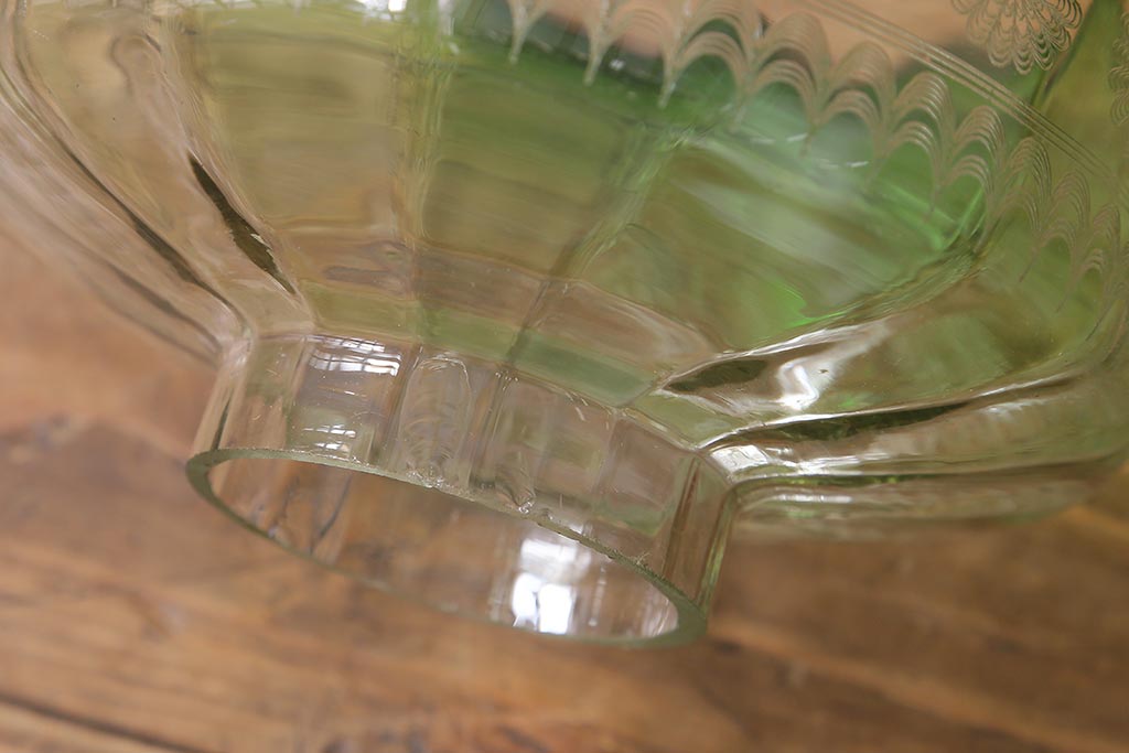 ヴィンテージ雑貨　イギリスビンテージ　巻芯65mm　グリーンのガラスが素敵なヴィクトリアンオイルランプ(灯油ランプ、台ランプ)(R-039802)