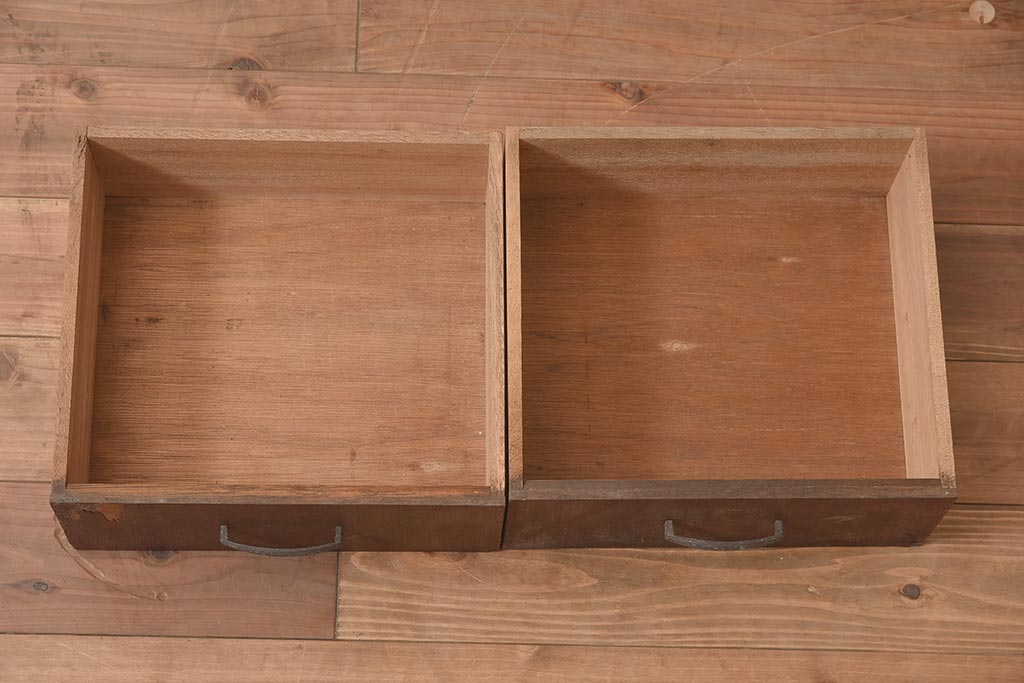 アンティーク家具　引き出し付き　レトロモダンな本箱(収納棚、キャビネット)(R-039820)