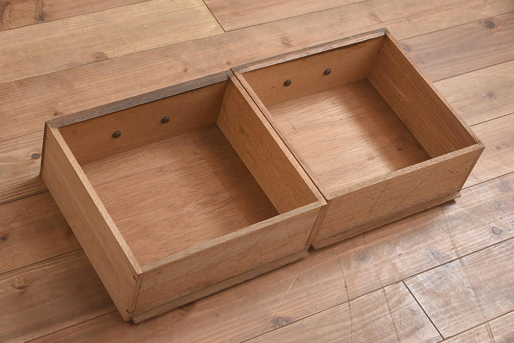 アンティーク家具　引き出し付き　レトロモダンな本箱(収納棚、キャビネット)(R-039820)