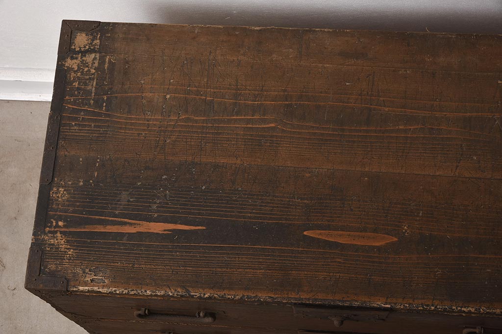 アンティーク家具　明治期　前面桐材　味わいのある木肌が魅力の衣裳箪笥(引き出し、ローチェスト、桐箪笥、桐たんす)(R-039823)