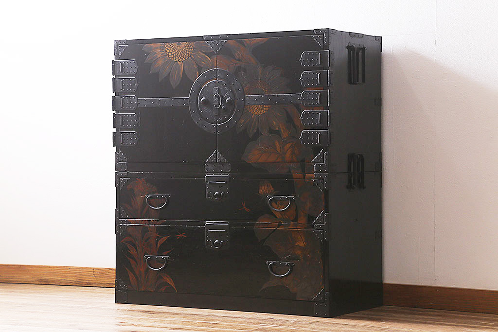 【セミオーダー家具実例】漆絵が施された明治大正期の重ね箪笥に高品質リペア!!元の雰囲気を損なわぬよう、修繕・カシュー塗装を施し綺麗に仕上げました。(アート家具、アート箪笥、収納箪笥、時代箪笥、向日葵、ひまわり)
