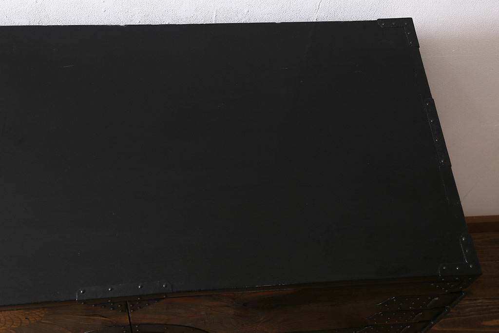 【セミオーダー家具実例】漆絵が施された明治大正期の重ね箪笥に高品質リペア!!元の雰囲気を損なわぬよう、修繕・カシュー塗装を施し綺麗に仕上げました。(アート家具、アート箪笥、収納箪笥、時代箪笥、向日葵、ひまわり)
