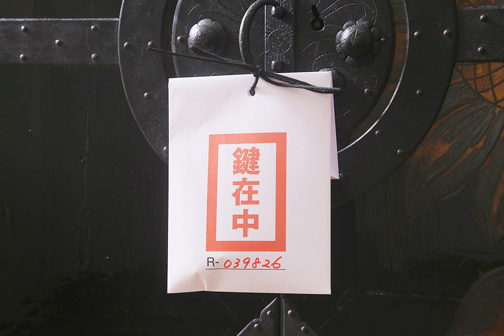 【セミオーダー家具実例】漆絵が施された明治大正期の重ね箪笥に高品質リペア!!元の雰囲気を損なわぬよう、修繕・カシュー塗装を施し綺麗に仕上げました。(アート家具、アート箪笥、収納箪笥、時代箪笥、向日葵、ひまわり)