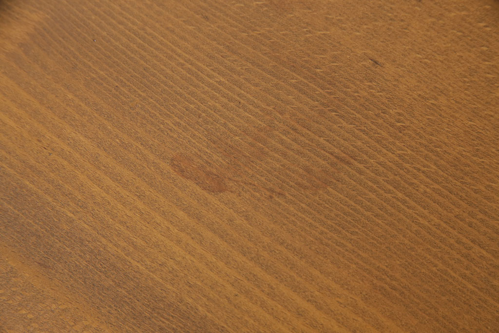【セミオーダー家具実例】昭和中期の長テーブルに高品質リペアを施しました。現状の色味を活かし雰囲気を損なわないように着色、ウレタン仕上げをし、昭和レトロな雰囲気に。(ローテーブル、作業台)