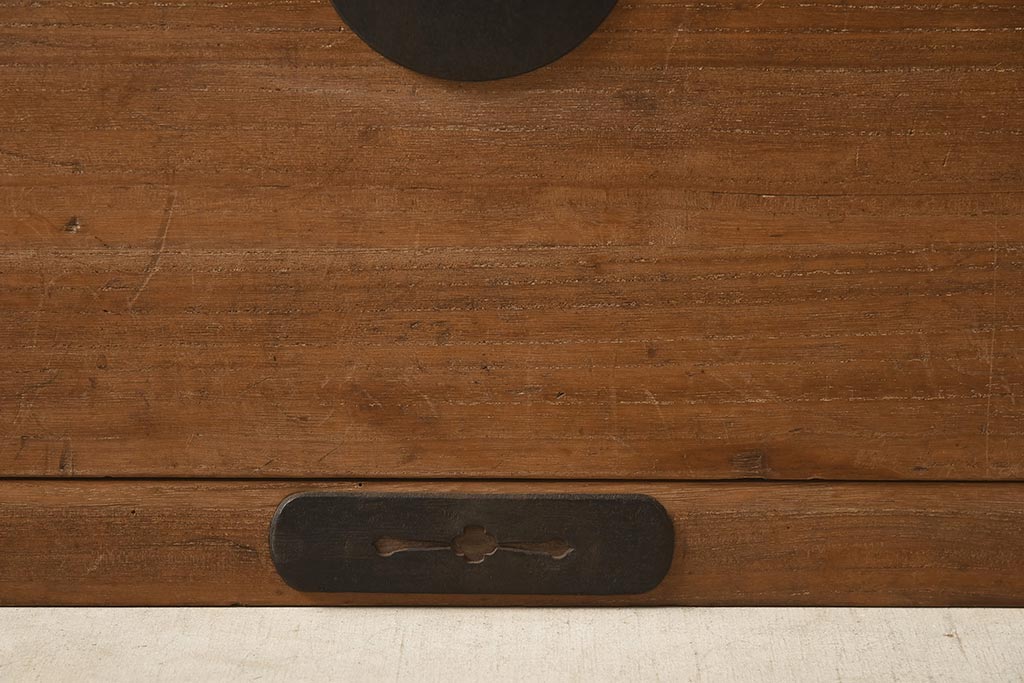 アンティーク家具　大正期　前面桐材　シンプルな丸金具がアクセントの衣裳箪笥(引き出し、和タンス、ローチェスト、桐箪笥、桐たんす)(R-039847)