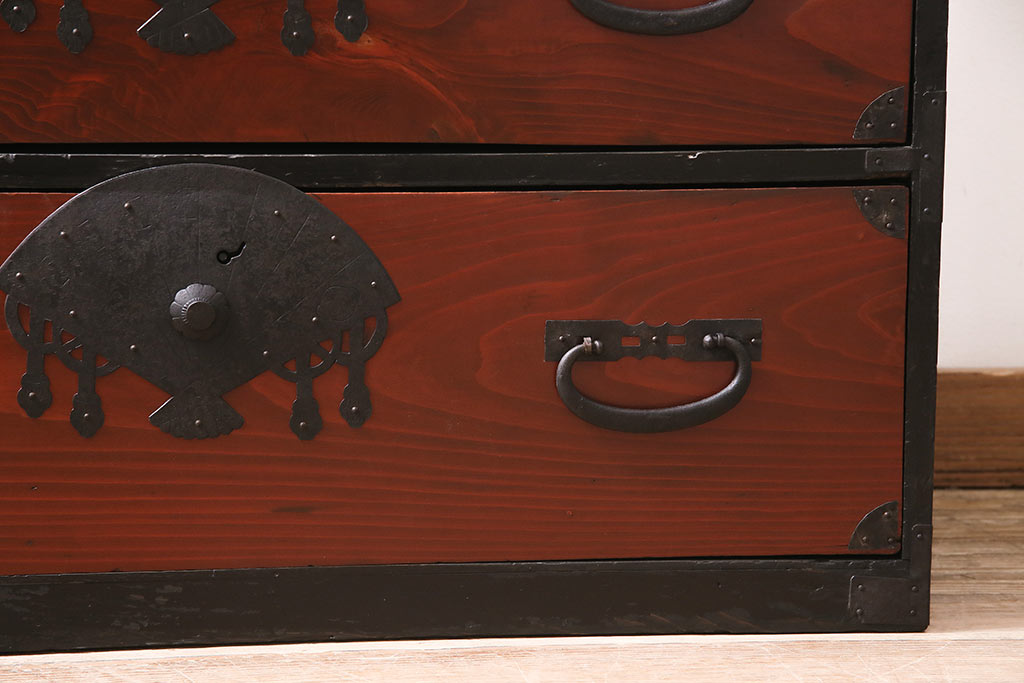アンティーク家具　明治大正期　扇の飾り金具が存在感を引き立てる箪笥ローボード(衣装箪笥、引き出し)(R-039864)