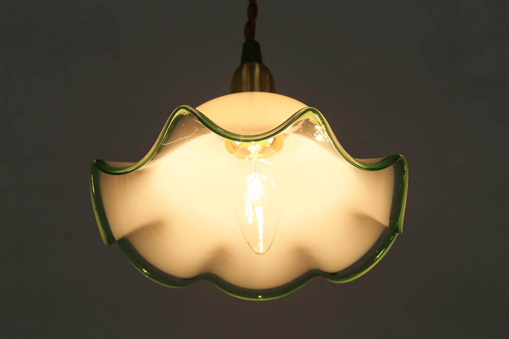 イギリスヴィンテージ照明　爽やかな緑縁フリルのミルクガラスペンダントライト(ランプシェード、天井照明、ビンテージ)(R-039909)