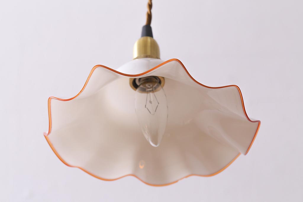イギリスヴィンテージ照明　橙縁フリルが可愛いミルクガラスペンダントライト(ランプシェード、天井照明、ビンテージ)(R-039911)