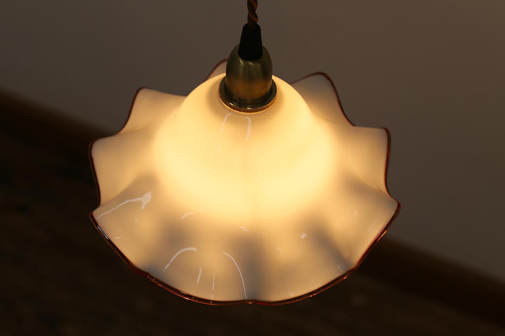 イギリスヴィンテージ照明　橙縁フリルが可愛いミルクガラスペンダントライト(ランプシェード、天井照明、ビンテージ)(R-039914)