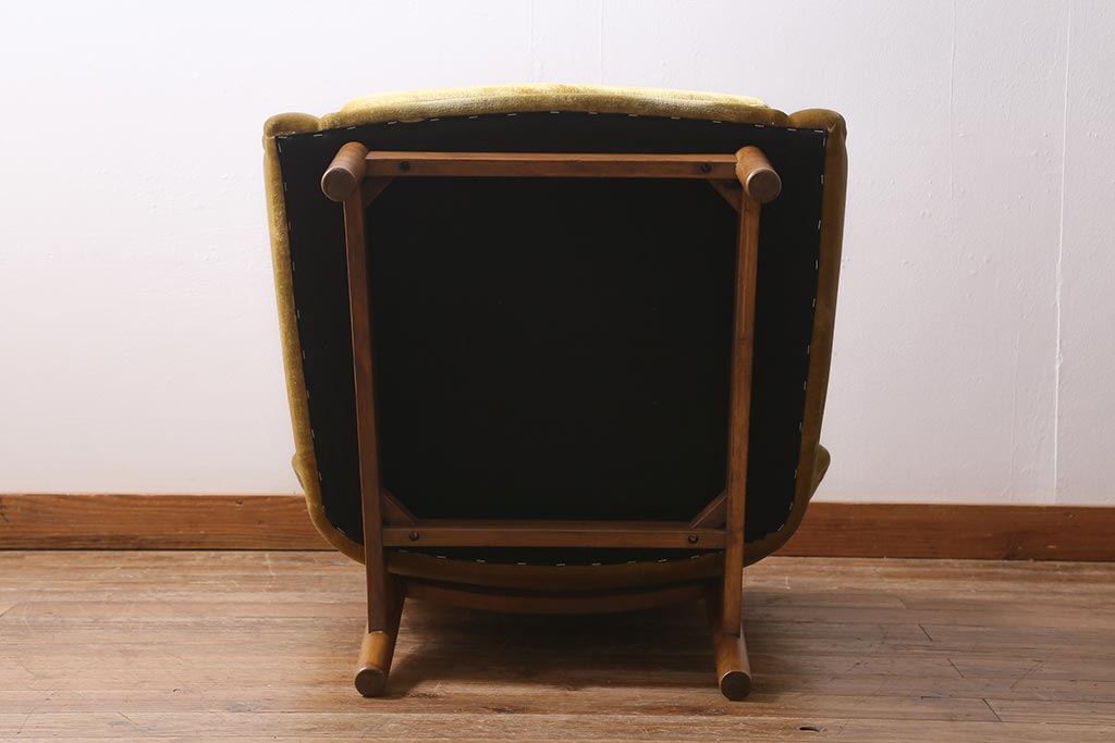ヴィンテージ家具　北欧ビンテージ　チーク材製　レトロで可愛らしいフォルムが魅力の1人掛けソファ(アームソファ、1Pソファ)(R-039936)