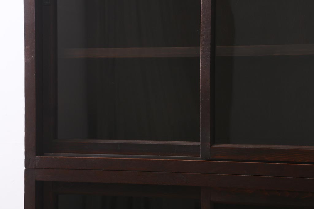 アンティーク家具　ガラス引き戸　シックな空間にも似合うシンプルな重ね戸棚(収納棚、戸棚、キャビネット)(R-039946)