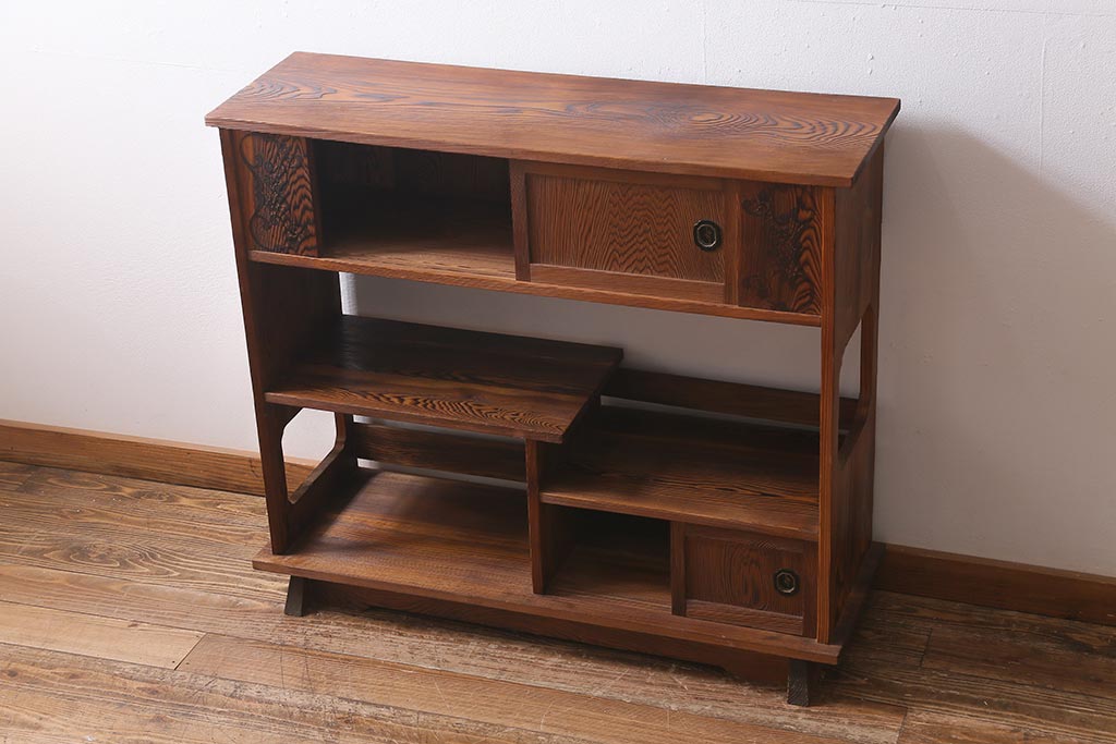中古　工芸家具　ビンテージ家具　高級杉材使用　浮造り　秋田杉　国産　美しい杢目が目を惹く茶棚(飾り棚、収納棚)(R-039948)