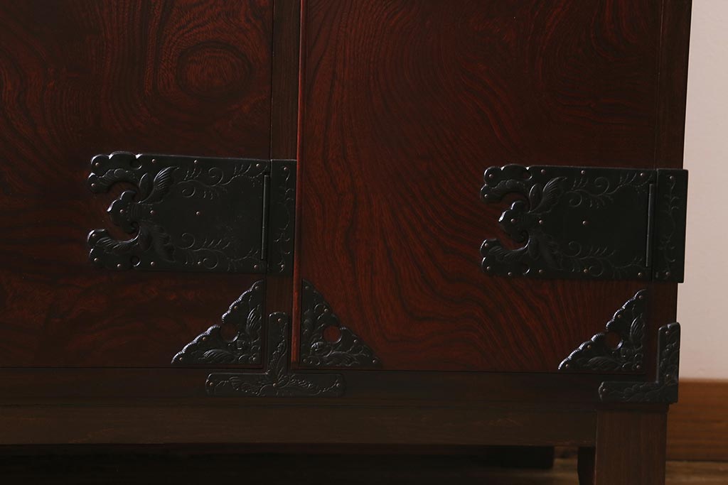 リメイク家具　伝統民芸　岩谷堂箪笥　和箪笥と収納棚の2wayが魅力の脚付サイドボード(衣装箪笥、収納棚)(R-040006)