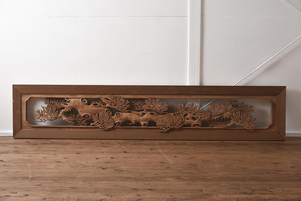 ビンテージ家具　昭和中期　特大サイズ　松の彫りが和の空間を高める欄間(明り取り、明かり取り)(R-040010)