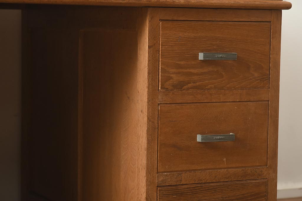 レトロ家具　ナラ材　優しい木色がナチュラルな印象を与える両袖机(プレジデントデスク、ワークデスク、在宅ワーク、在宅用)(R-040013)