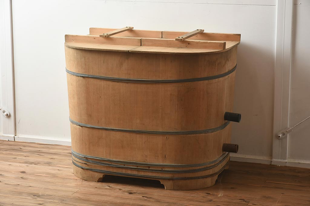 中古　昭和後期　蓋付き　角丸型　サワラ材　味のある木桶風呂(木製浴槽)(R-040021)