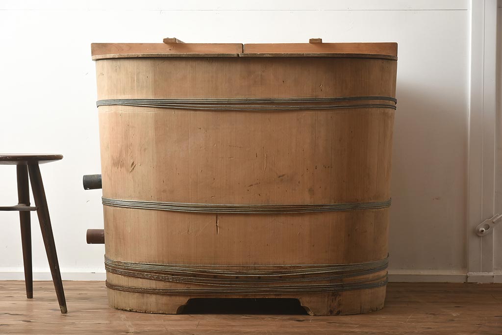 中古　昭和後期　蓋付き　角丸型　サワラ材　味のある木桶風呂(木製浴槽)(R-040021)