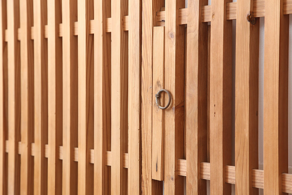 アンティーク建具　戸車付き　木のぬくもりあふれる素通しの縦桟引き戸2枚セット(格子戸、建具)(R-040023)