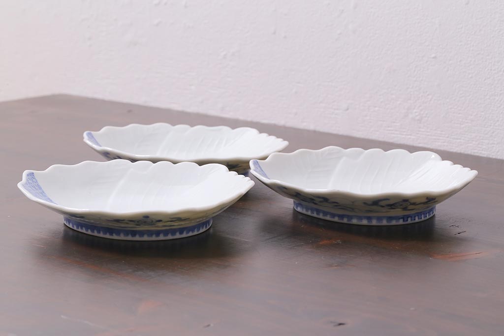 アンティーク雑貨　幕末明治期　櫛高台　葉文変形皿3枚セット(中皿、和食器、鍋島焼)(R-040037)