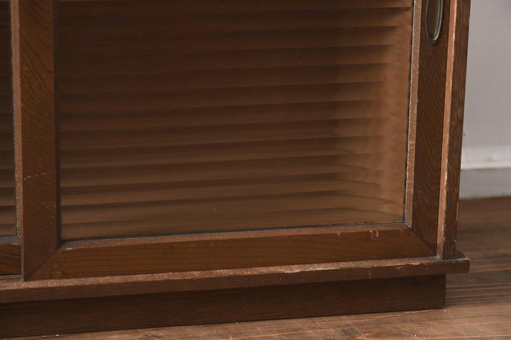 アンティーク家具　昭和初期　モールガラス入りのシンプルな戸棚(収納棚、キャビネット)(R-040055)