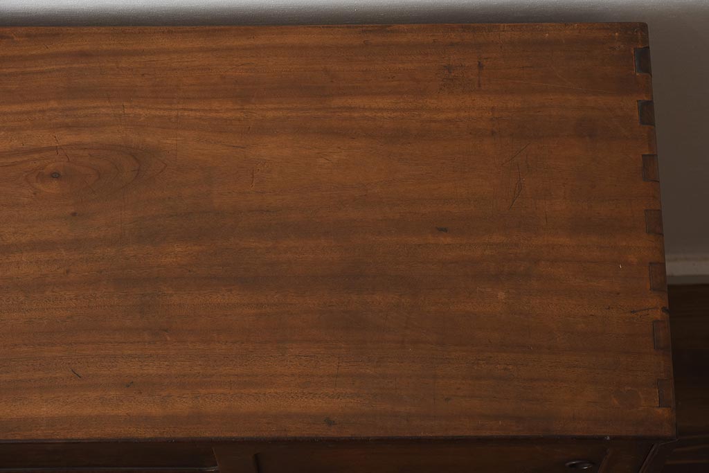 アンティーク家具　和製アンティーク　昭和初期　総楠木材(クスノキ)　指物家具　上手物　レトロな佇まいが可愛らしい小箪笥(引き出し、収納棚、戸棚、小物収納)(R-040058)