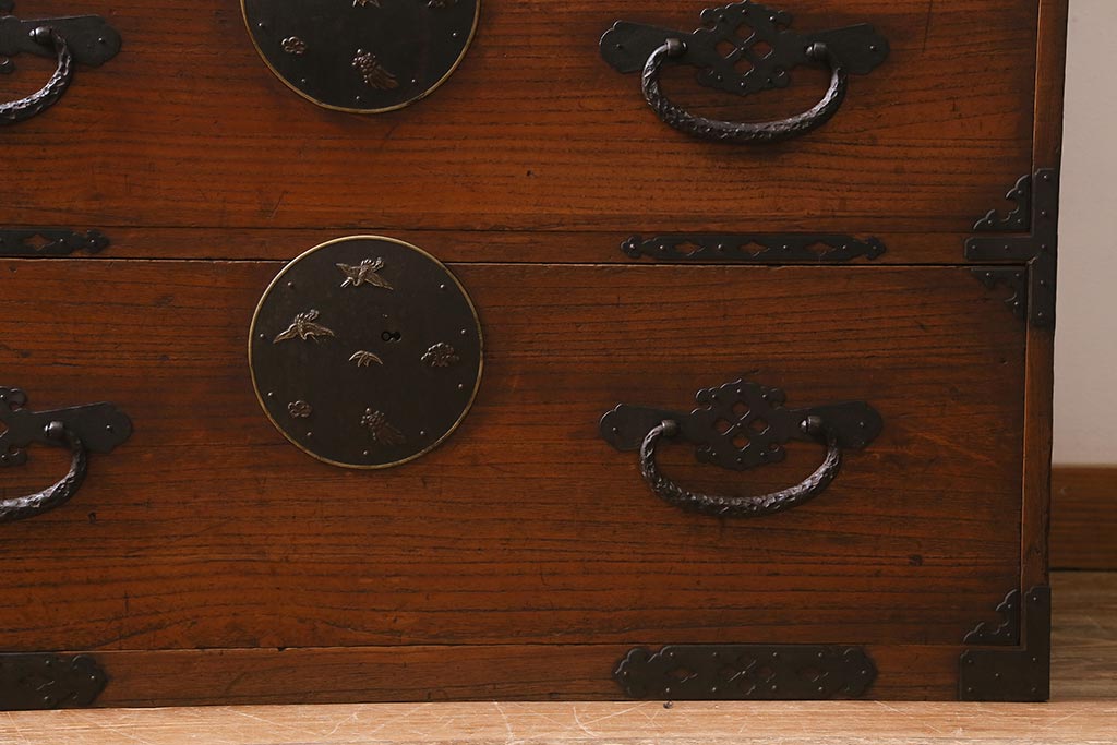 アンティーク家具　明治期　前面桐材　鶴亀図　上質な和の雰囲気漂う重ね箪笥(衣装箪笥、桐箪笥、桐たんす)(R-040072)