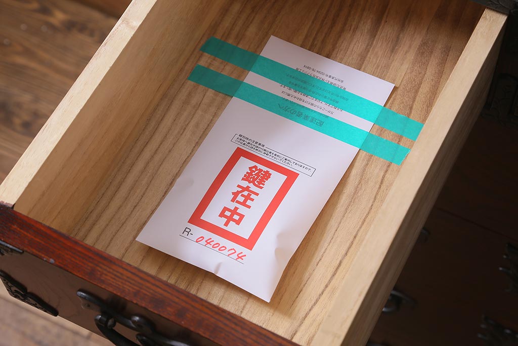 中古　伝統民芸　岩谷堂箪笥　こだわりの意匠が目を引く衣装箪笥(整理箪笥、引き出し、チェスト)(R-040074)