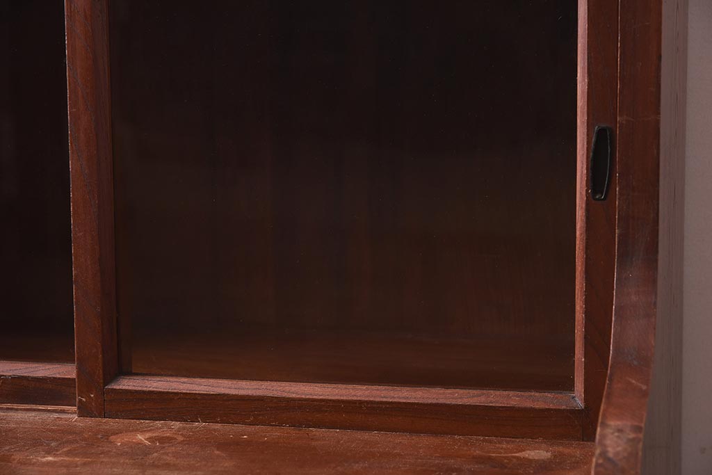 アンティーク家具　三方ケヤキ材　戸棚と引き出しが備わったレトロなキャビネット(収納棚)(R-040101)