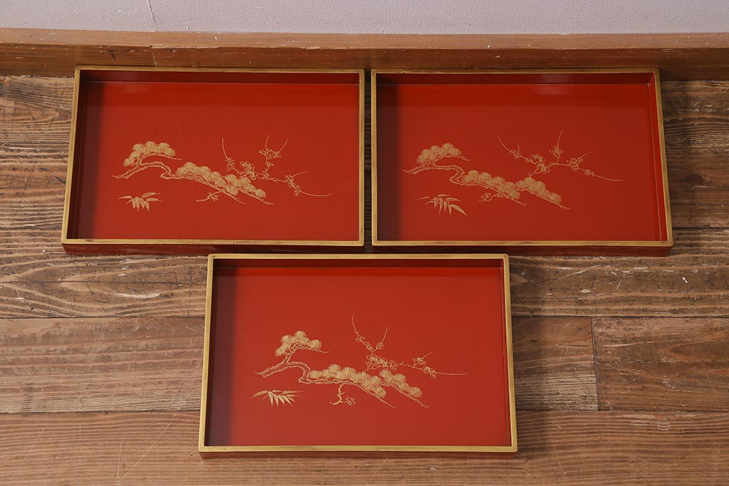 アンティーク雑貨　輪島塗　松竹梅の沈金蒔絵盆3枚セット(木製漆器)(R-040115)