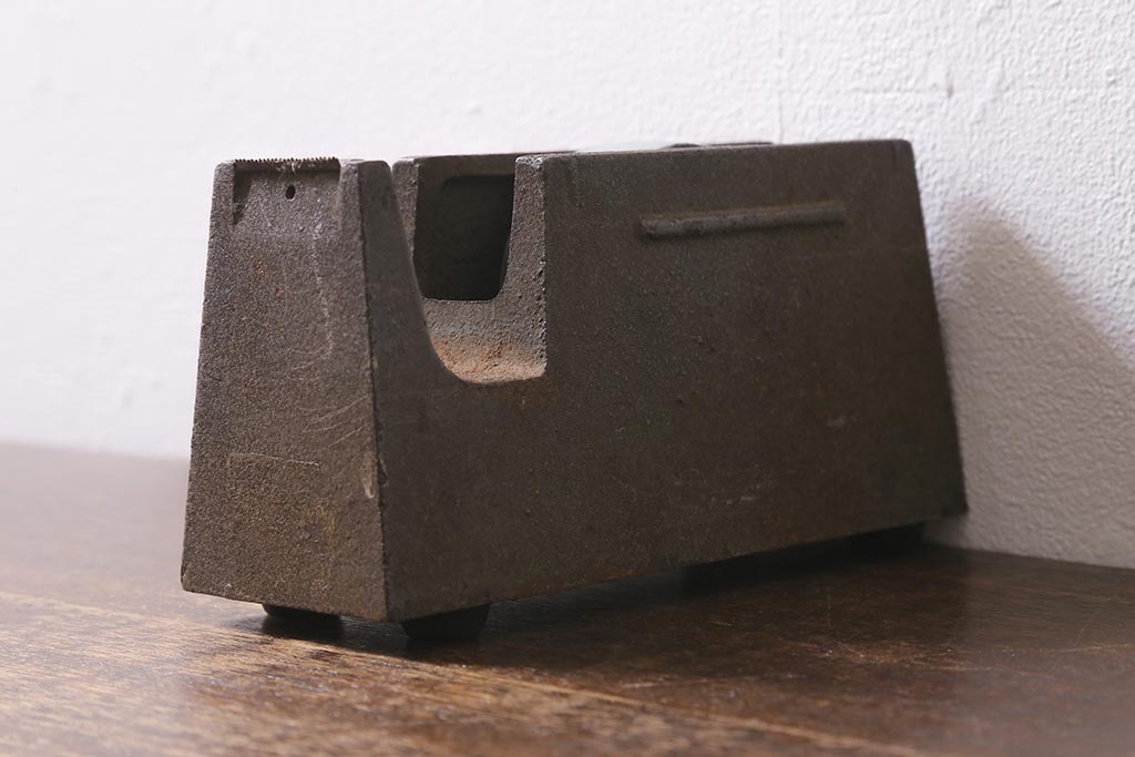 ヴィンテージ雑貨　アイアン　鋳造　シャビーなテープカッター(テープディスペンサー、ディスプレイ雑貨、ビンテージ)(R-040134)