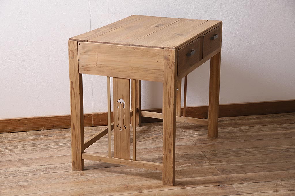 アンティーク家具　昭和初期　ストリップド(剥離)　引き出し付き　透かし入りのノスタルジックな平机(ワークデスク、机、在宅ワーク、在宅用)(R-040146)