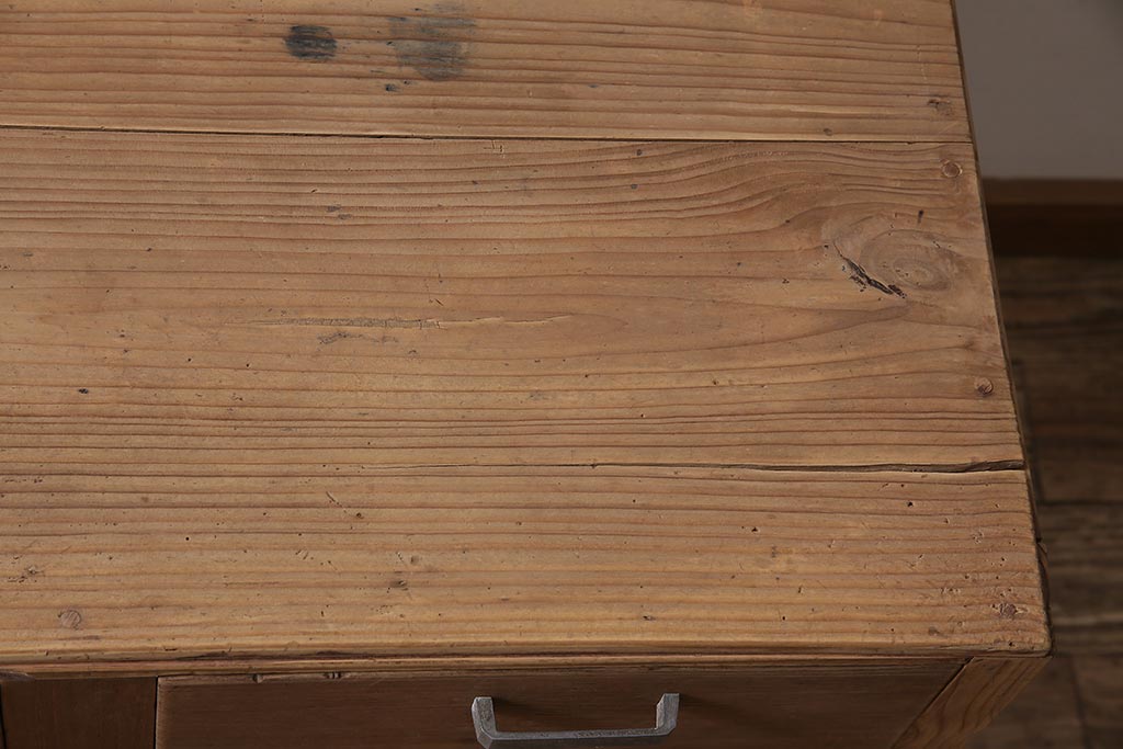 アンティーク家具　昭和初期　ストリップド(剥離)　引き出し付き　透かし入りのノスタルジックな平机(ワークデスク、机、在宅ワーク、在宅用)(R-040146)