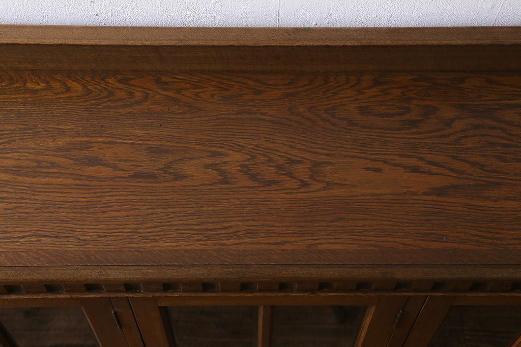 ビンテージ家具　神戸洋家具　ナラ材　カントリースタイルにおすすめのキャビネット(本箱、サイドボード、収納棚)(R-040159)