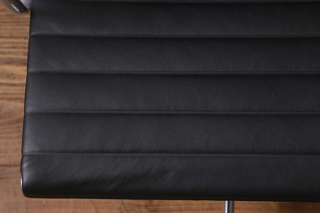 展示美品　Hermanmiller(ハーマンミラー社)　イームズアルミナムグループ　マネジメントチェア　キャスター付(オフィスチェア、アームチェア、椅子)(R-040167)