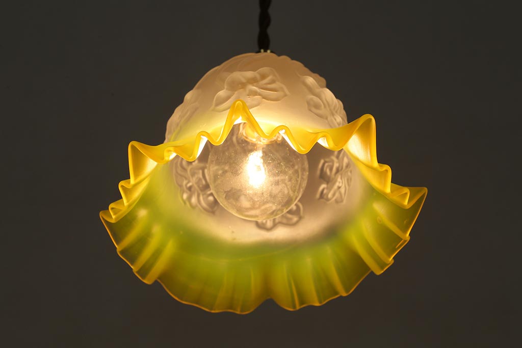 ビンテージ照明　フランスヴィンテージ　イエローカラーがアクセントの可憐なペンダントライト(天井照明、シェード、吊り下げ照明)(R-040178)