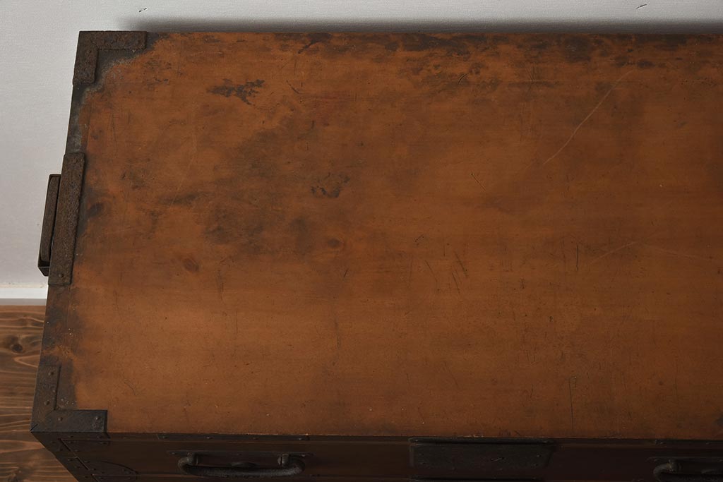 アンティーク家具　明治期　ヒノキ材　角丸の金具が目を引く小箪笥(整理箪笥、和タンス、チェスト)(R-040226)
