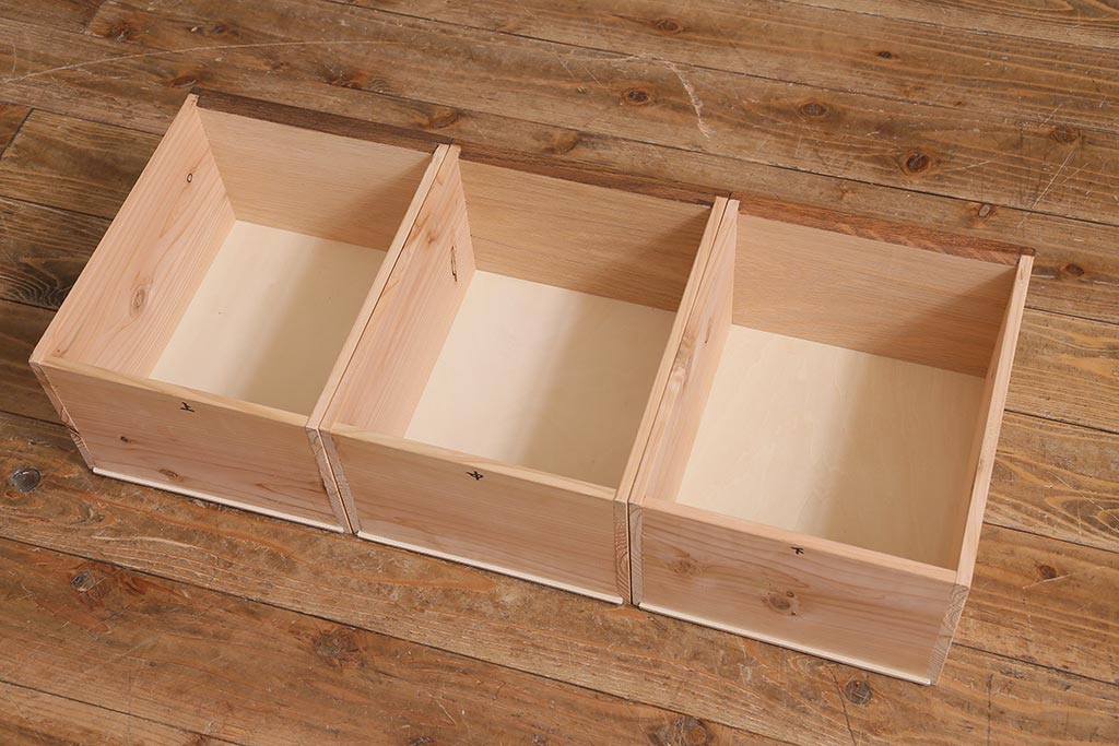 ラフジュ工房オリジナル　古材使用　リメイク家具　モールガラス　パタパタ扉　ペイントカラーがレトロなキャビネット(収納棚、リビングボード)(R-040242)