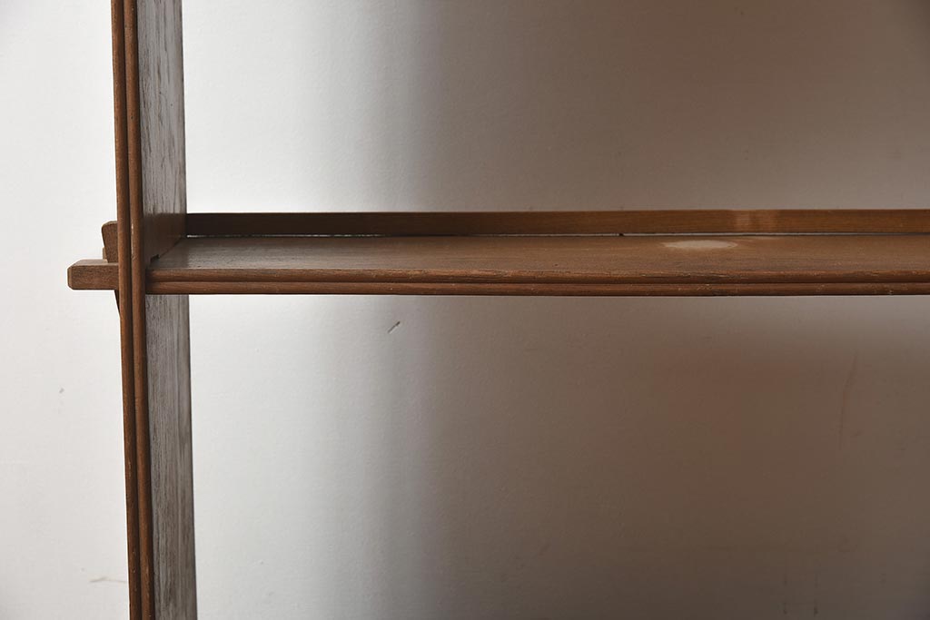 アンティーク家具　昭和レトロ　味わい深い木肌が魅力の楔(くさび)式本棚(オープンラック、収納棚、飾り棚)(R-040245)