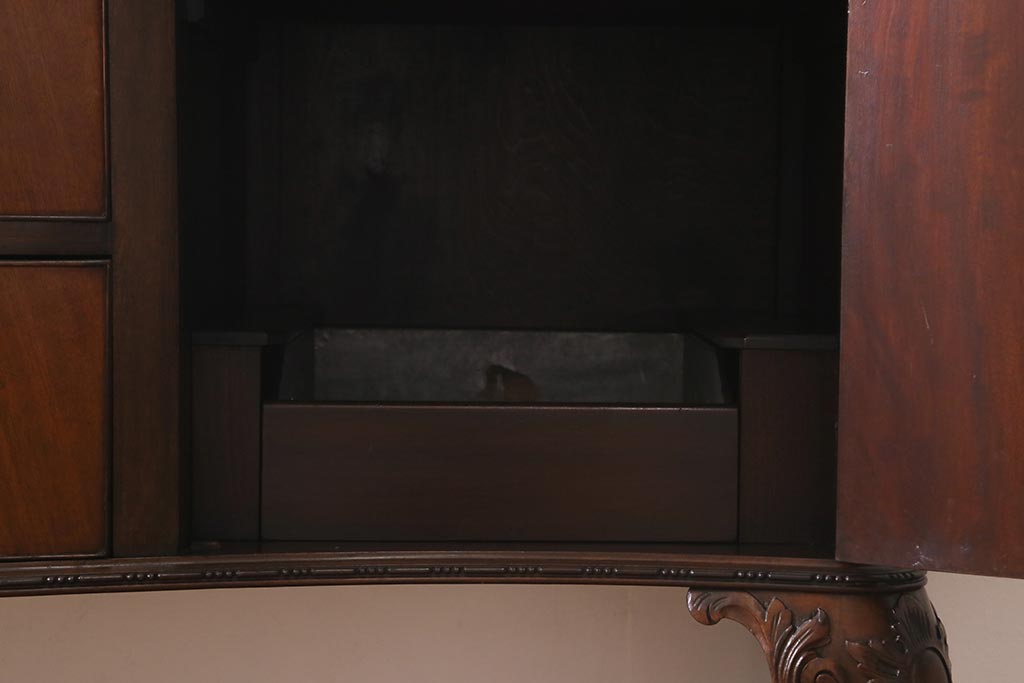 アンティーク家具　イギリスアンティーク　マホガニー材　高級感漂うエレガントな佇まいのサイドボード(収納棚)(R-040252)