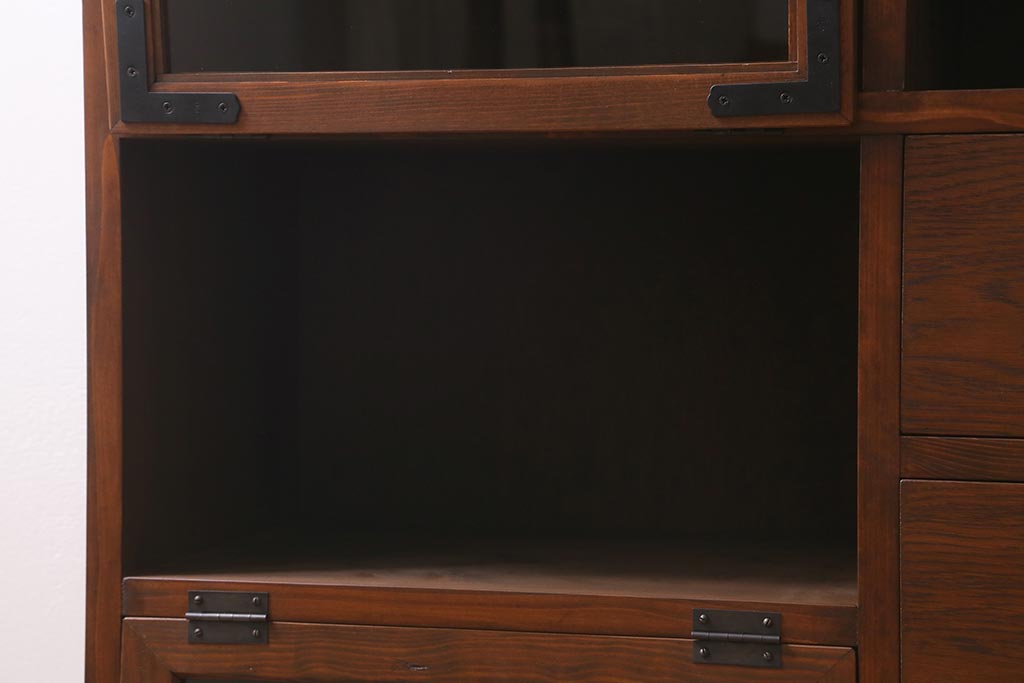 ラフジュ工房オリジナル　古材使用　リメイク家具　パタパタ扉　ディスプレイを楽しめるキャビネット(収納棚、リビングボード)(R-040254)