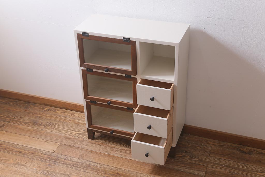 ラフジュ工房オリジナル　古材使用　リメイク家具　ペイント　バイカラーがレトロなパタパタ扉のキャビネット(収納棚、リビングボード)(R-040255)