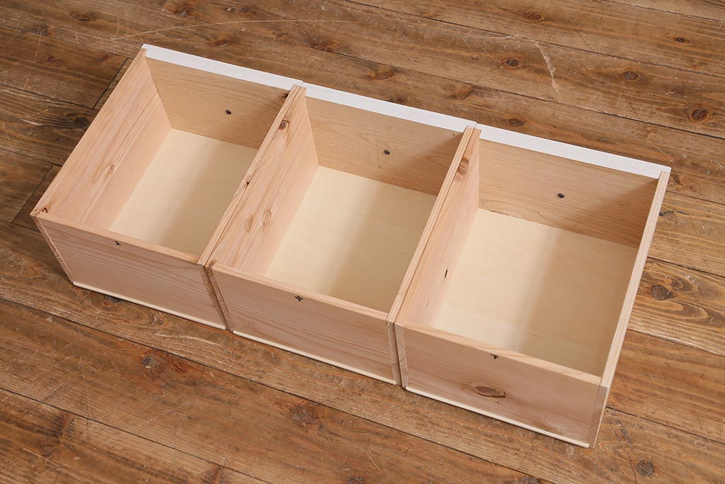 ラフジュ工房オリジナル　古材使用　リメイク家具　ペイント　バイカラーがレトロなパタパタ扉のキャビネット(収納棚、リビングボード)(R-040255)