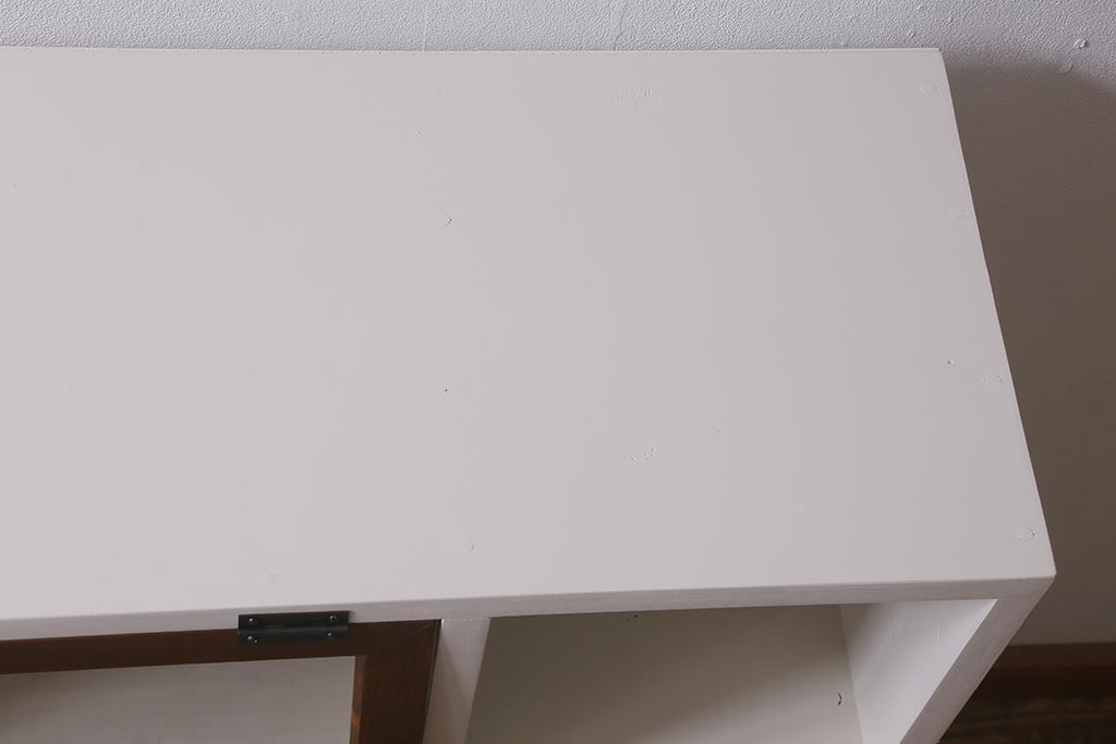 ラフジュ工房オリジナル　古材使用　リメイク家具　ペイント　バイカラーがレトロなパタパタ扉のキャビネット(収納棚、リビングボード)(R-040255)