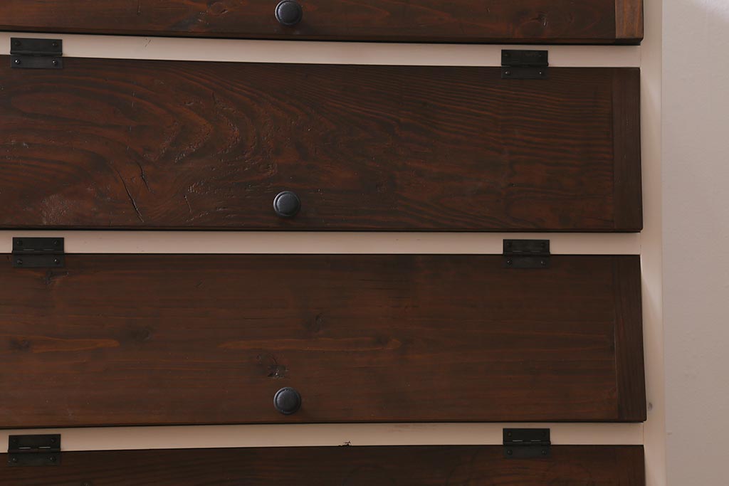 ラフジュ工房オリジナル家具　古材リメイク　ペイント家具　引き出し付きパタパタ扉の下駄箱(収納棚、キャビネット)(R-040258)
