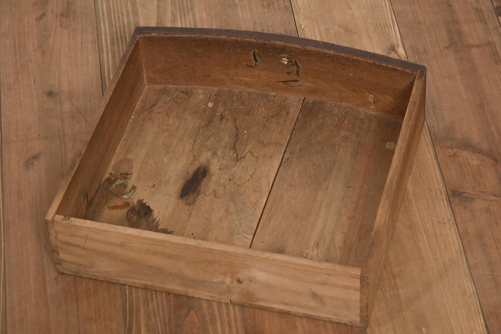 アンティーク家具　タモ材　蜻蛉(トンボ)の透かしが目を引く重ね茶棚(茶箪笥、飾り棚)(R-040266)
