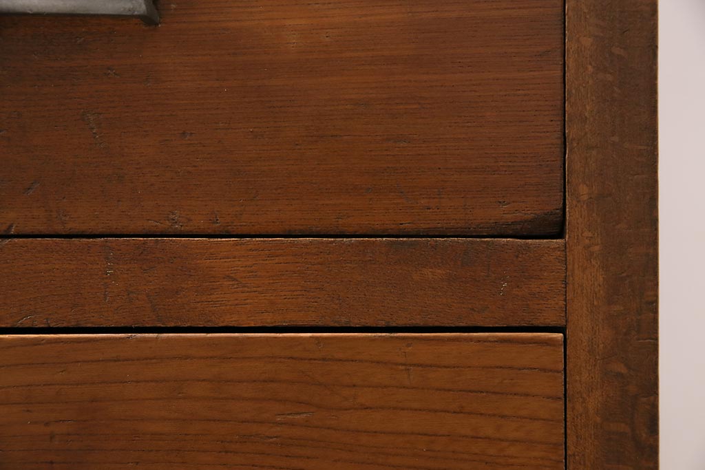 レトロ家具　栓材　木のぬくもりあふれるシンプルなサイドチェスト(脇机、サイドテーブル、ドロアー)(R-040292)