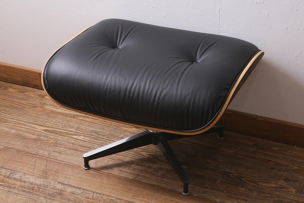 展示品　極美品　Hermanmiller(ハーマンミラー社)　ウォールナット　トールサイズ　イームズラウンジチェア&オットマン(定価約89万円)